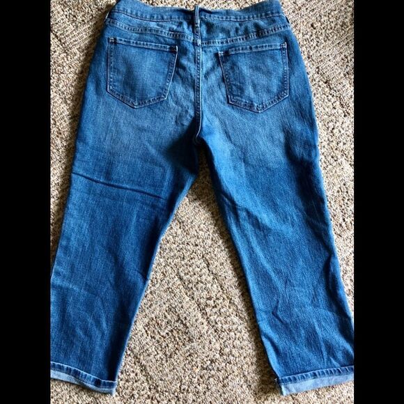 Capris Sweetheart jeans by Old Navy size 8 - Picture 2 of 3